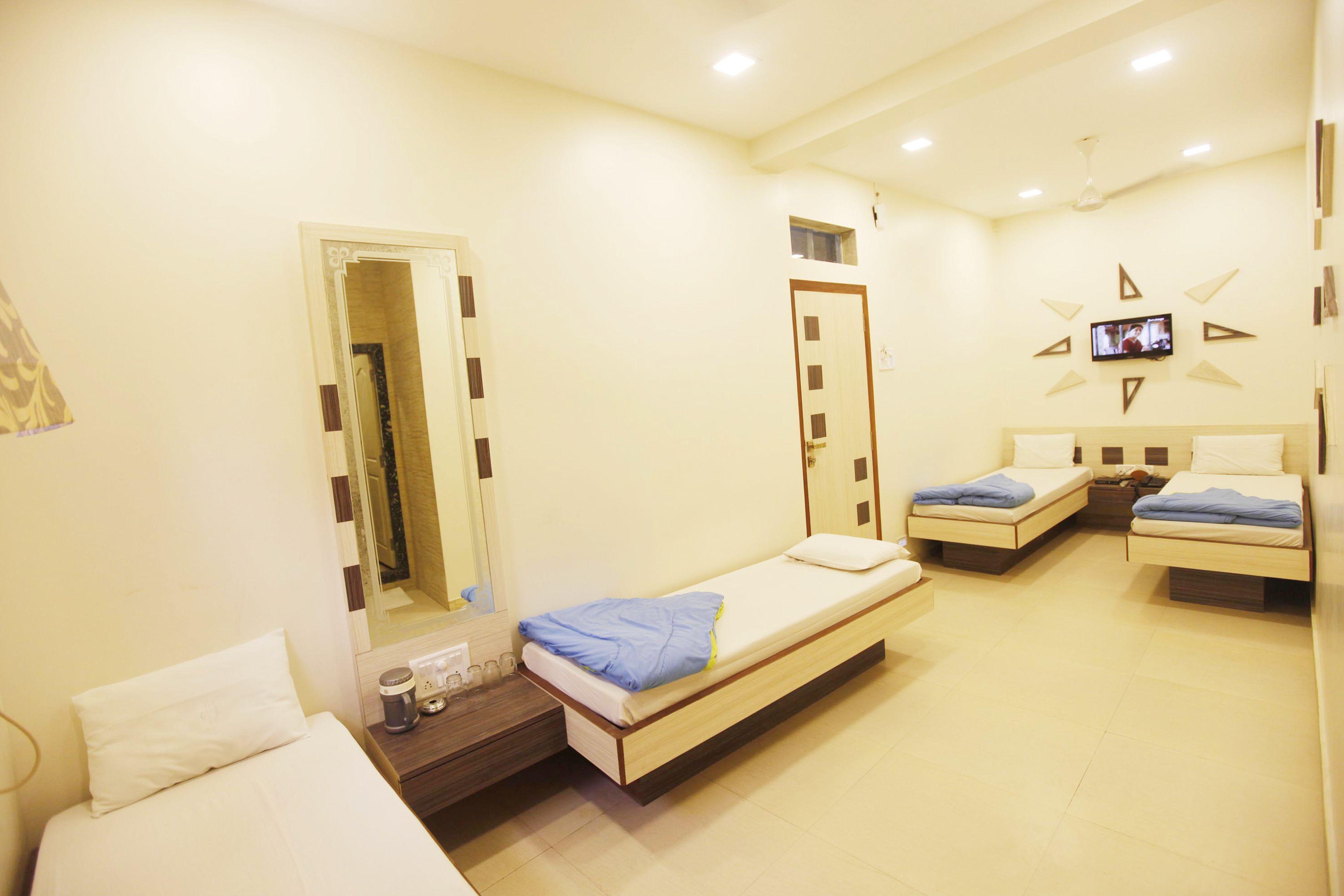 Hotel Al Moazin, Mumbai